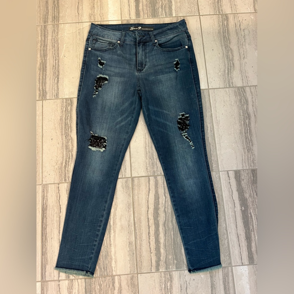 Denim jeans with lace accents